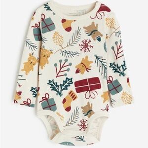 (3/$15‼️) H&M Holiday Onsie